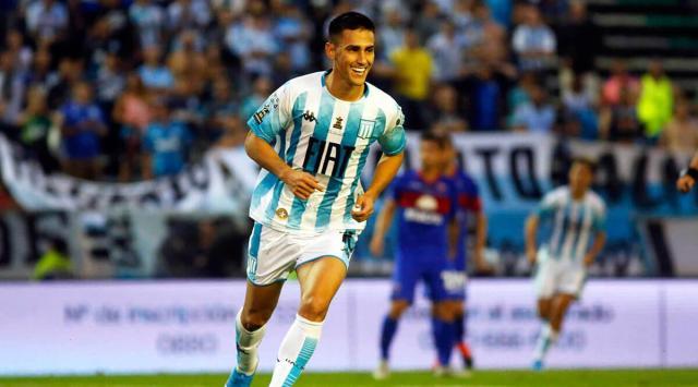 注册观看-66米外吊射 他打进南美足联赛事历史上最远进球！