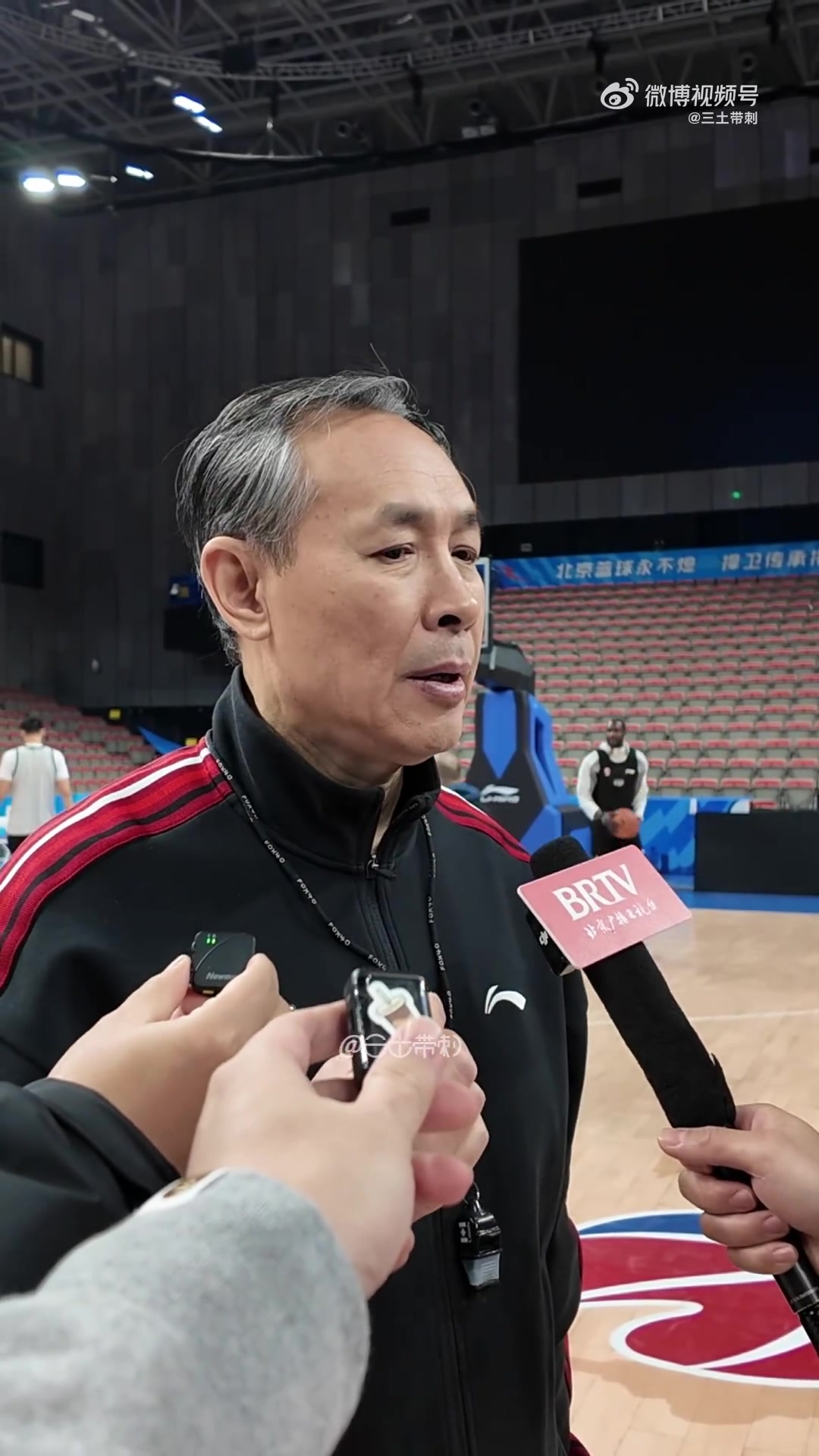 英雄联盟总决赛-许利民:周琦昨晚去检查眼睛&周一才有结果 今晚肯定不打