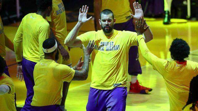 比分直播-36岁的小加遭遇中年危机,年轻人抢走他的工作岗位