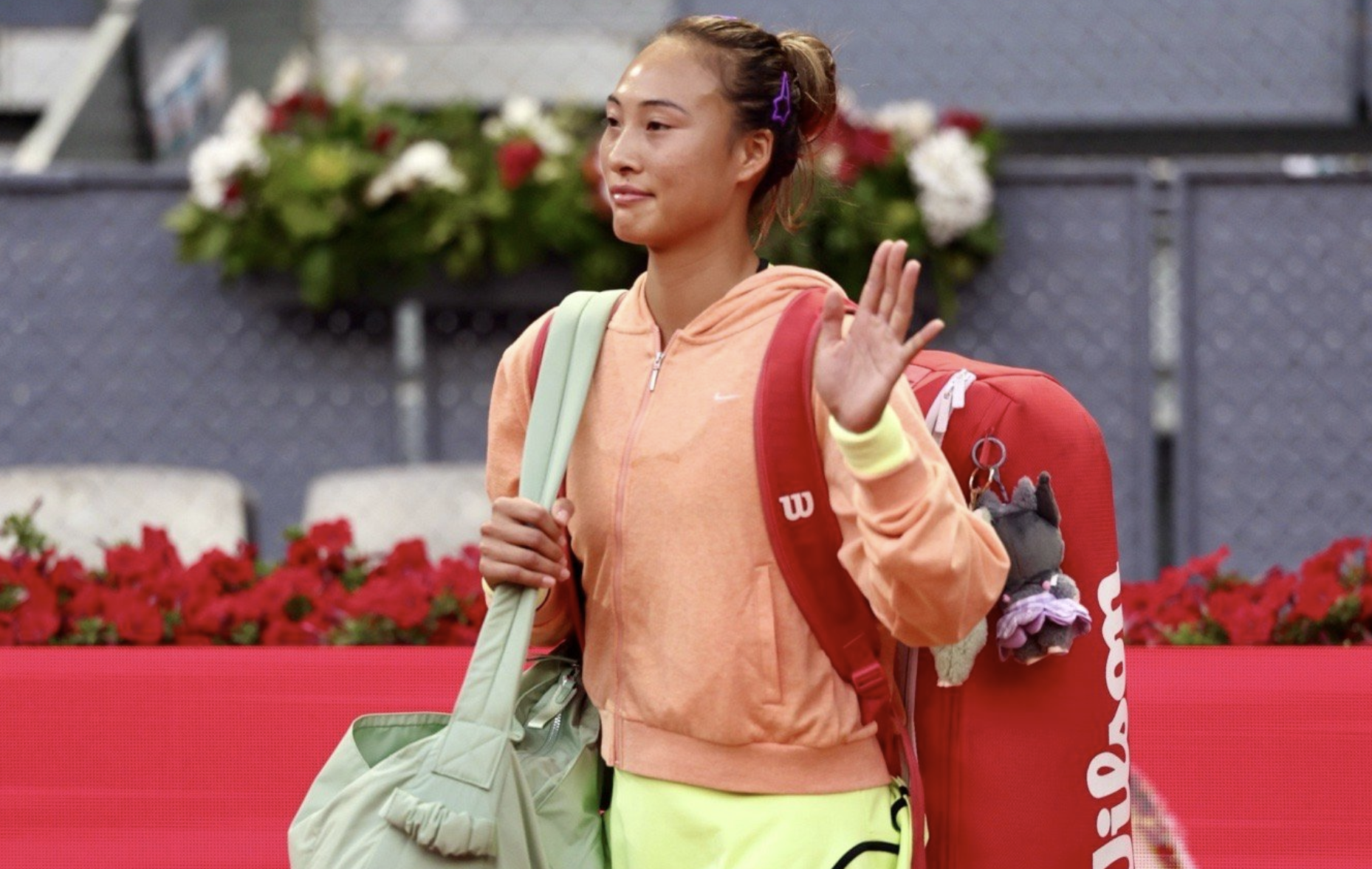 英雄联盟总决赛-郑钦文又有新克星！1-2遭26岁美女双杀：无缘16强 交手5次输了4次